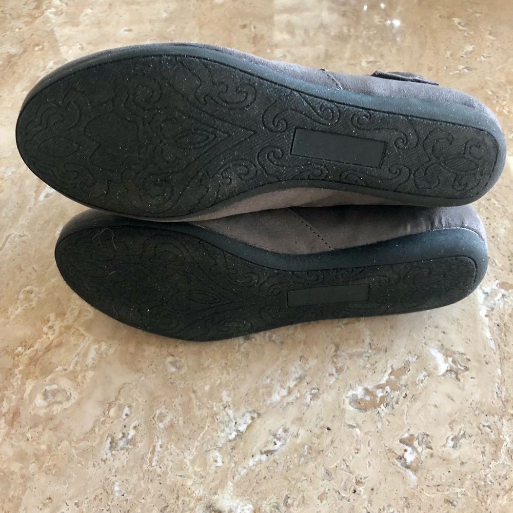 So Sorho Grey Faux-Suede Boots - Size 9 (NWT) - Picture 6 of 10